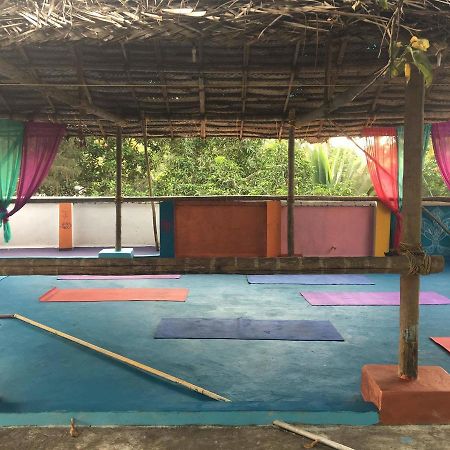 Mk Gardens Surf & Yoga House Varkala Ngoại thất bức ảnh