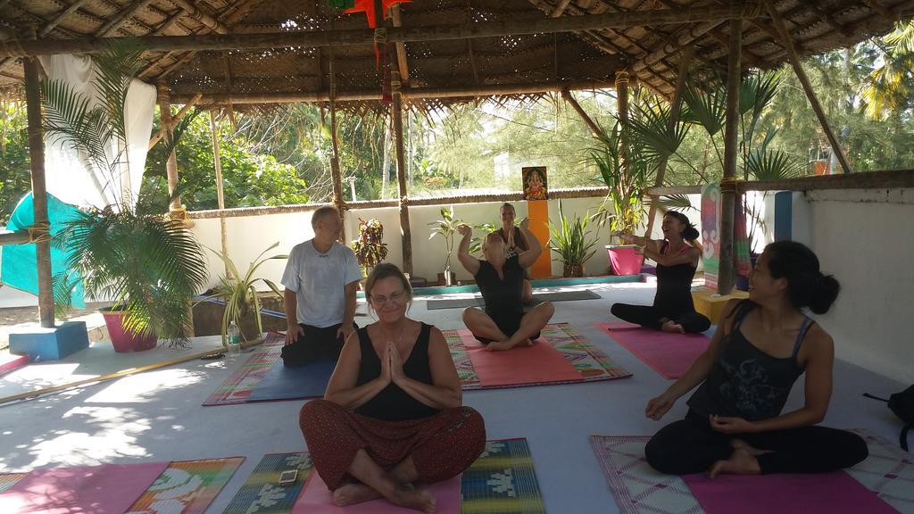Mk Gardens Surf & Yoga House Varkala Ngoại thất bức ảnh
