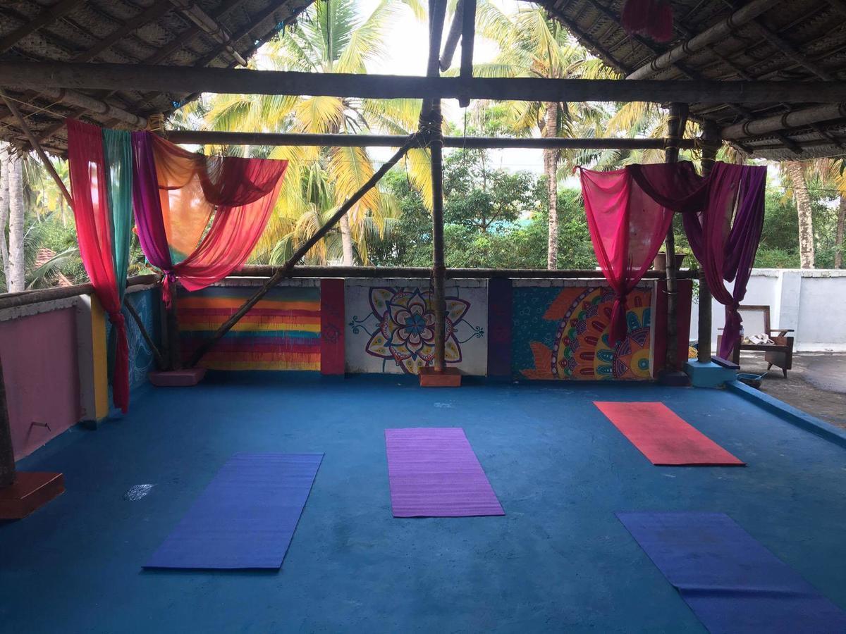 Mk Gardens Surf & Yoga House Varkala Ngoại thất bức ảnh